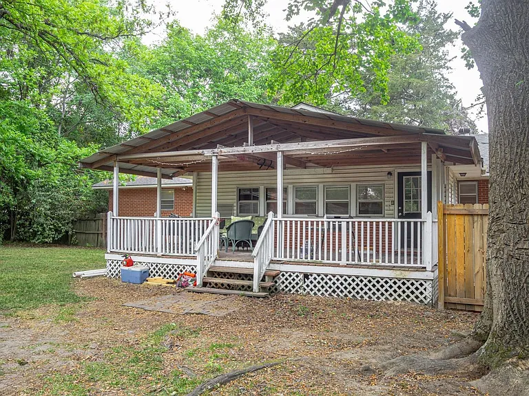 411 College Blvd — Photo 2