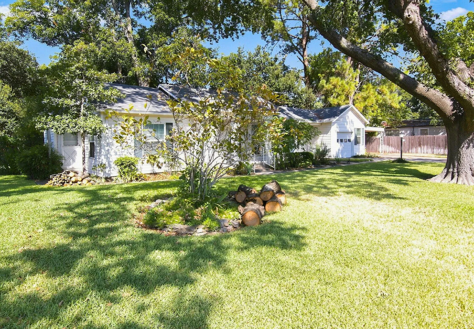 2 bed, 1.0 bath, 1167 sqft, $1,850 — Photo 3