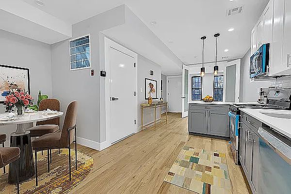 1st image of 14 Roosevelt Pl #2