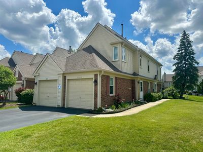 304 University Ln #5, Elk Grove Village, IL, 60007