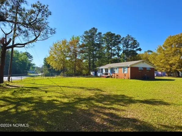 452 Nine Foot Rd, Newport, NC 28570