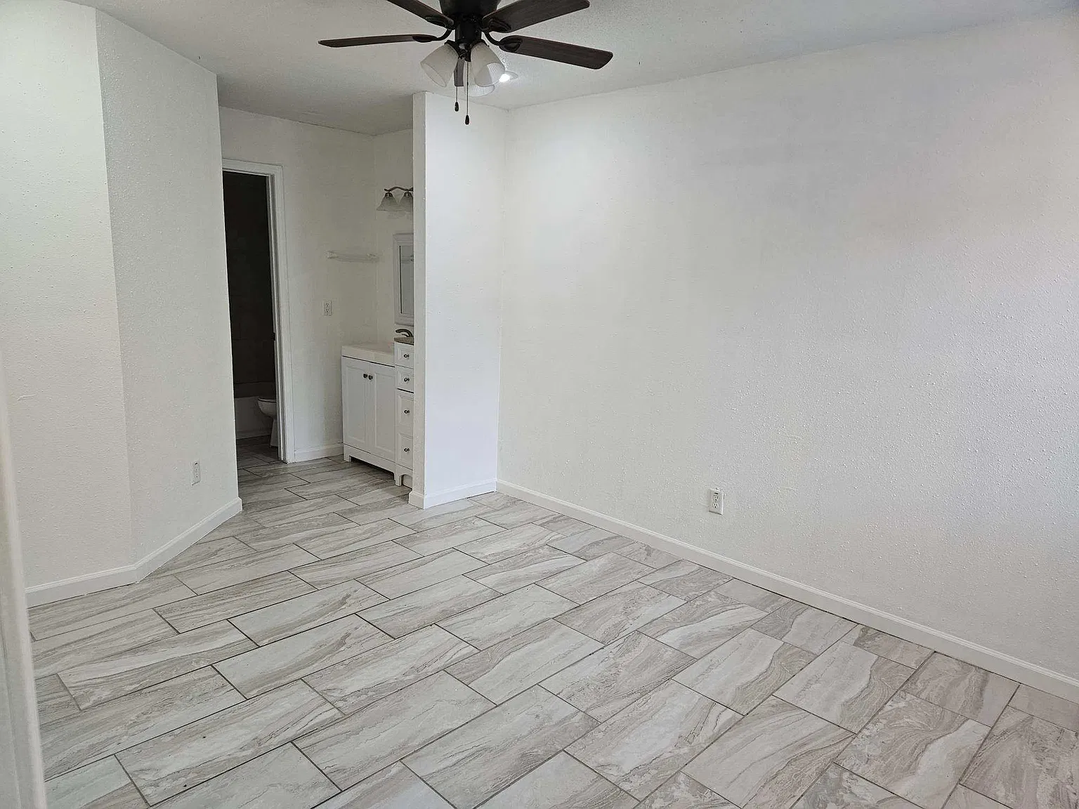 3 bed, 950 sqft, $1,400 — Photo 4