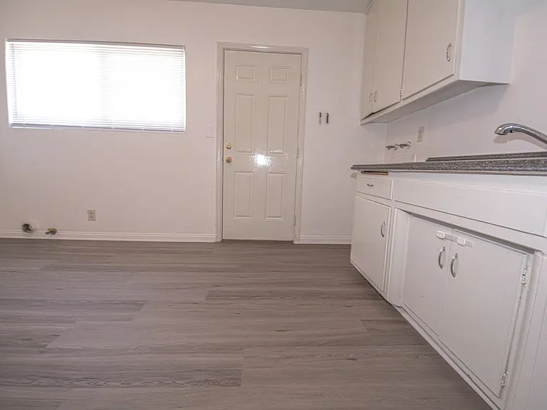 306 N Azusa Ave — Photo 11