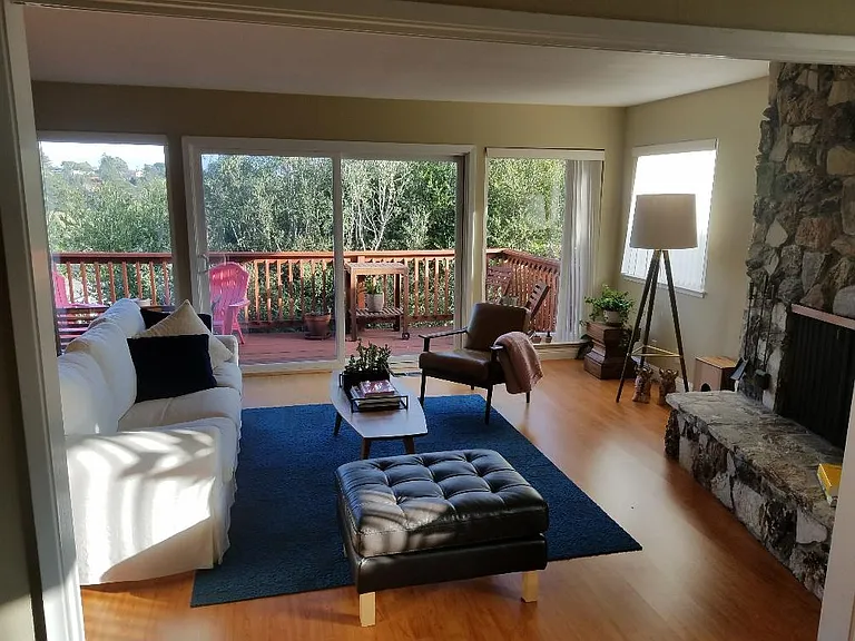 Living Room with Million 
 view. Beautiful morning sunshine to wake up. Very bright