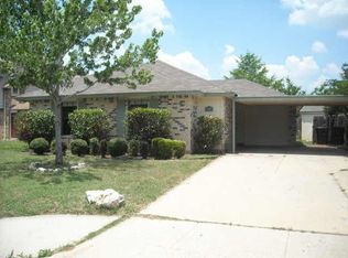 6735 Dandelion Dr, Fort Worth, TX 76137