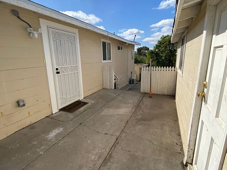 2764 Wilma St — Photo 22