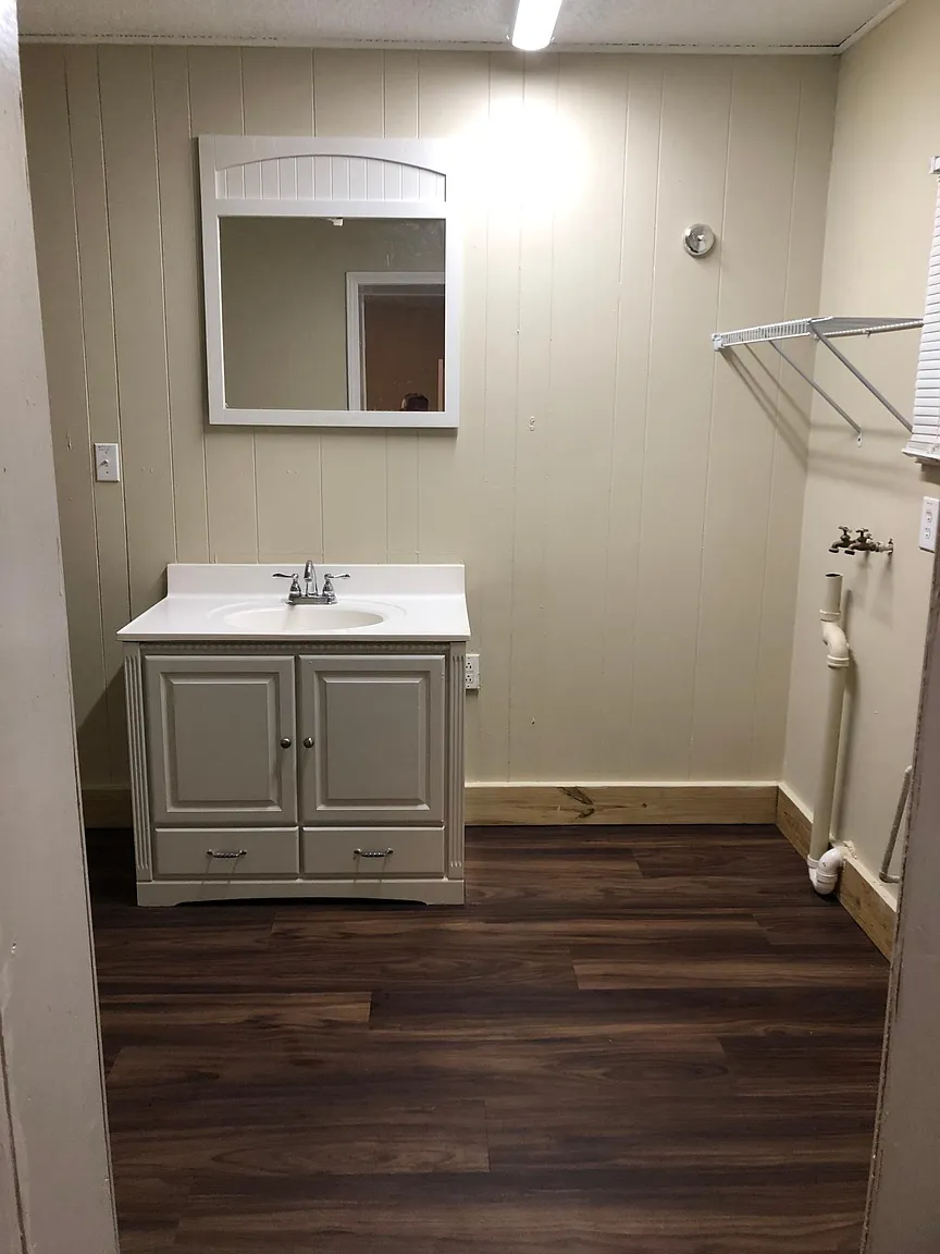 845 S Park Rd SE photo 1