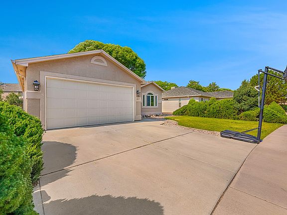 3rd image of 2437 Spanish Hills Ct