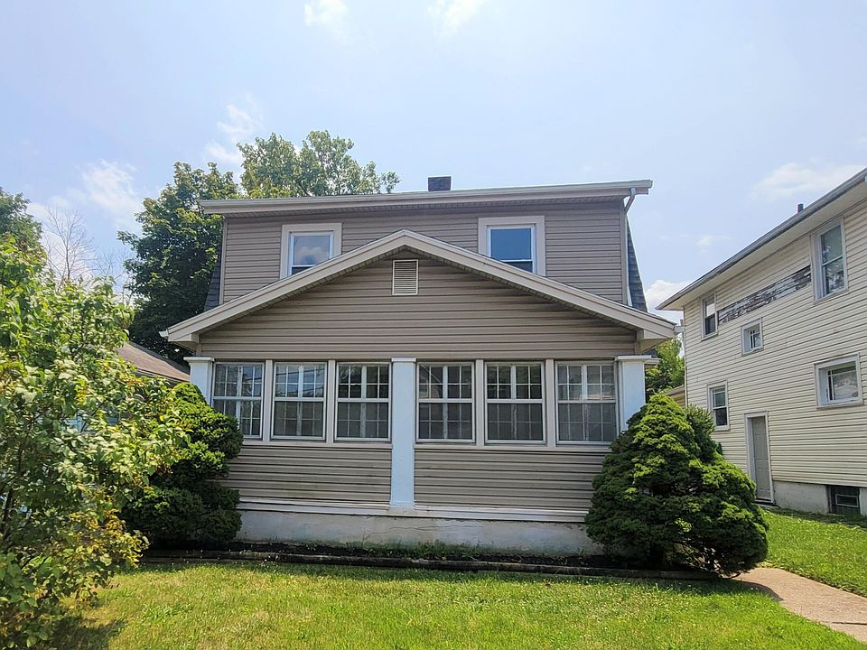 1st image of 204 E Siebenthaler Ave