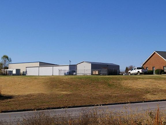 4th image of 820 Ross Dr