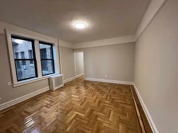32-86 33rd St #E2, Astoria, NY 11106