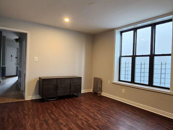 2nd image of 941 E 179th St #4