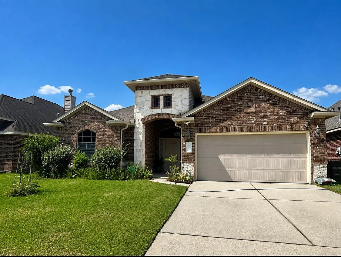 3 bed, 2.0 bath, 2083 sqft, $2,200 — Photo 1