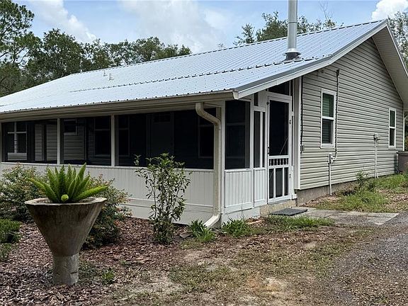 2nd image of 1520 BADEN POWELL ROAD