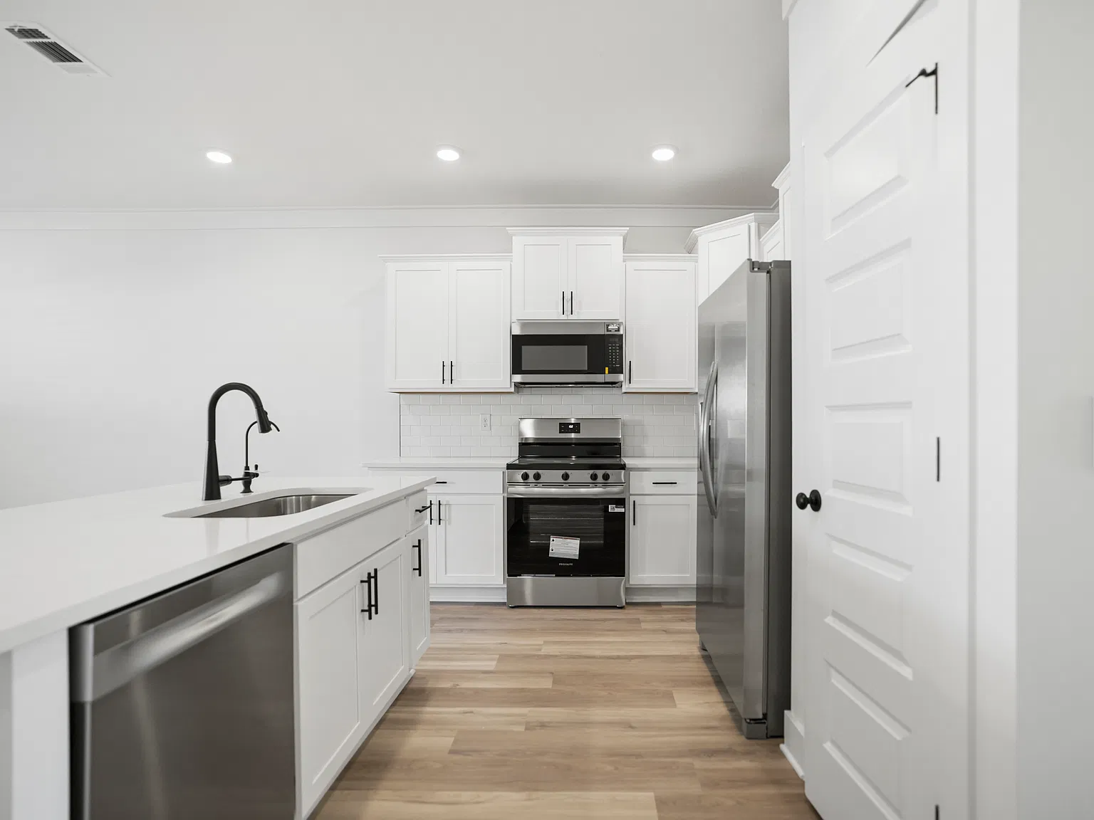 3 bed, 2.5 bath, 1459 sqft, $2,800 — Photo 1