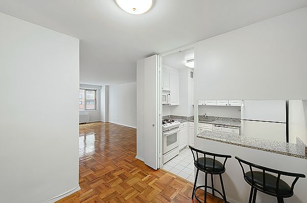 1st image of 300 E 40th St APT 8M