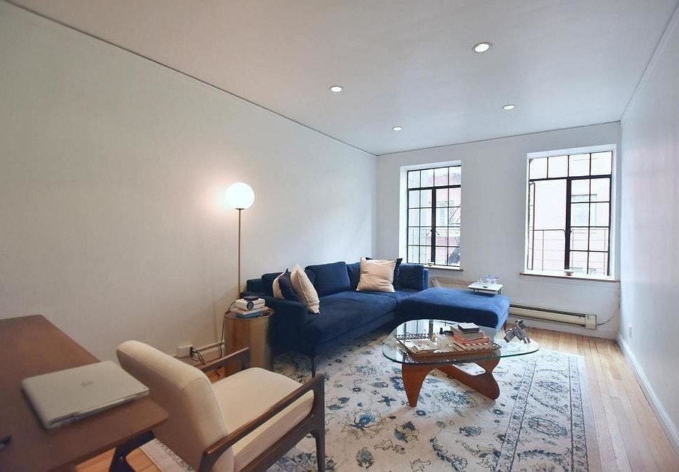1st image of 27 Bedford St #3