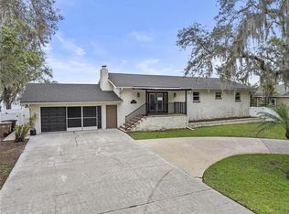 31400 Saunders Dr, Tavares, FL 32778