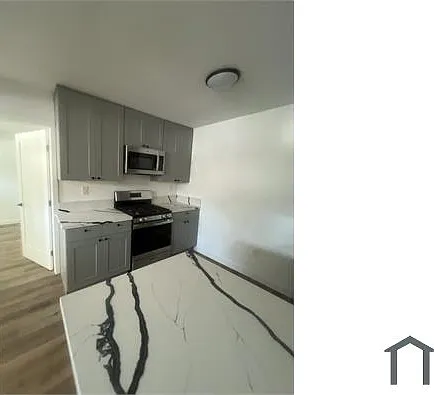 2 bed, 835 sqft, $2,290 — Photo 2