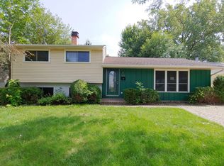 273 Cottonwood Rd, Buffalo Grove, IL 60089
