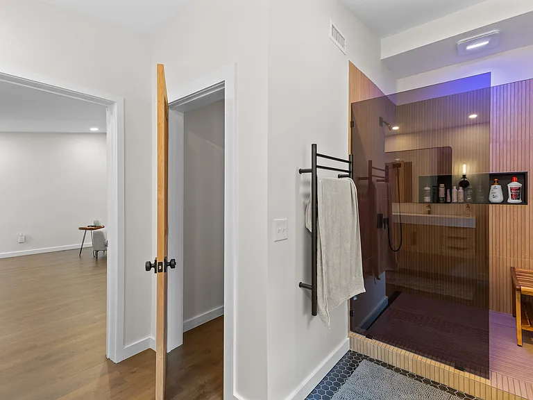 335 Salisbury St — Photo 6