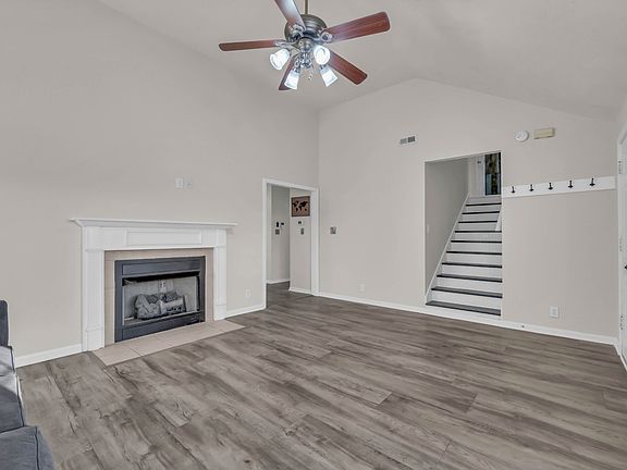 3rd image of 1373 Ambleside Dr