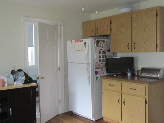 3rd image of 81 Somerset Ave #0