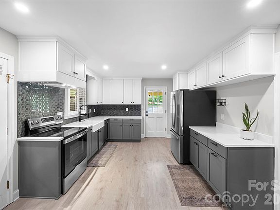 5th image of 3701 Bellevue Ter