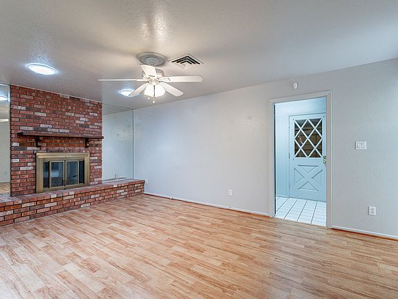 4th image of 1725 E Hope St