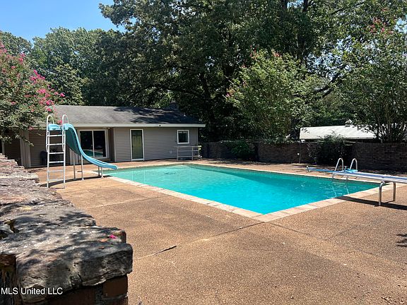 3rd image of 5965 Rolling Hills Dr