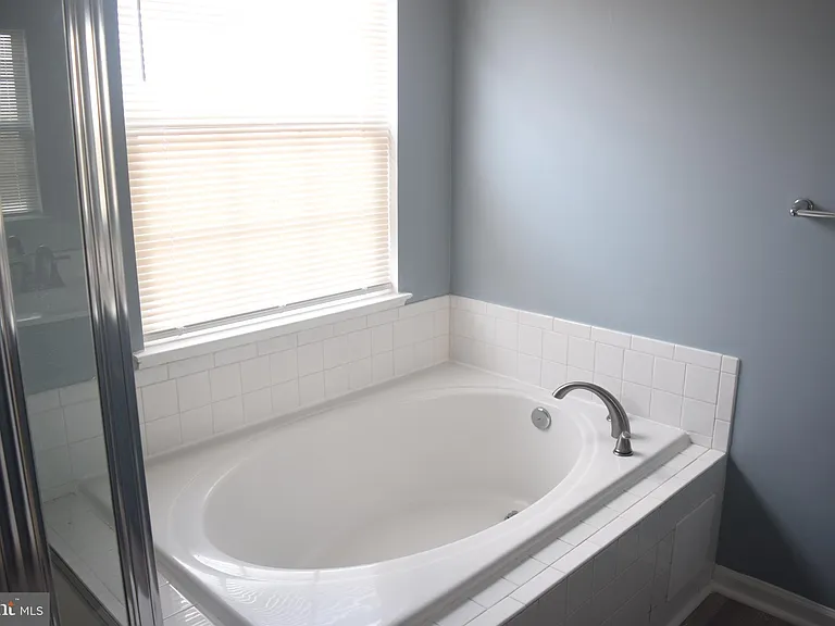 326 Larose Dr — Photo 23