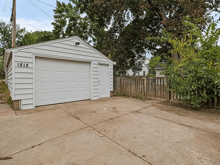 1818 Cleveland St NE — Photo 20