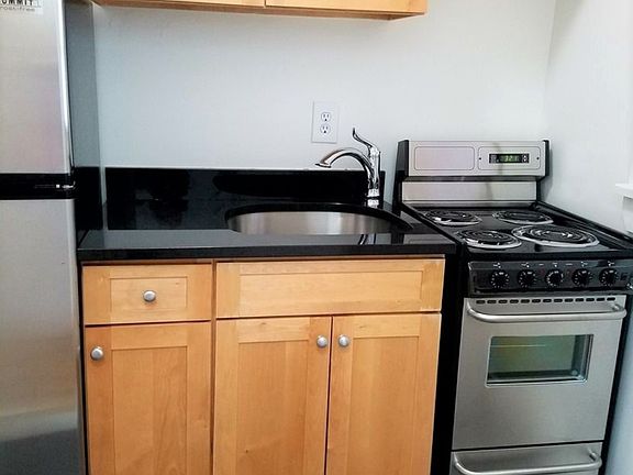 4th image of 1667 1st Ave #3