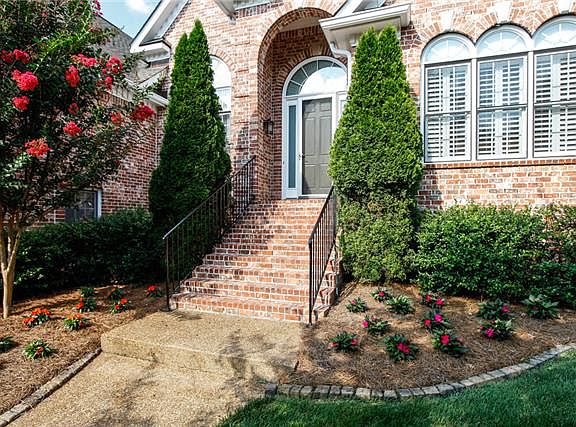2nd image of 474 Beauchamp Cir