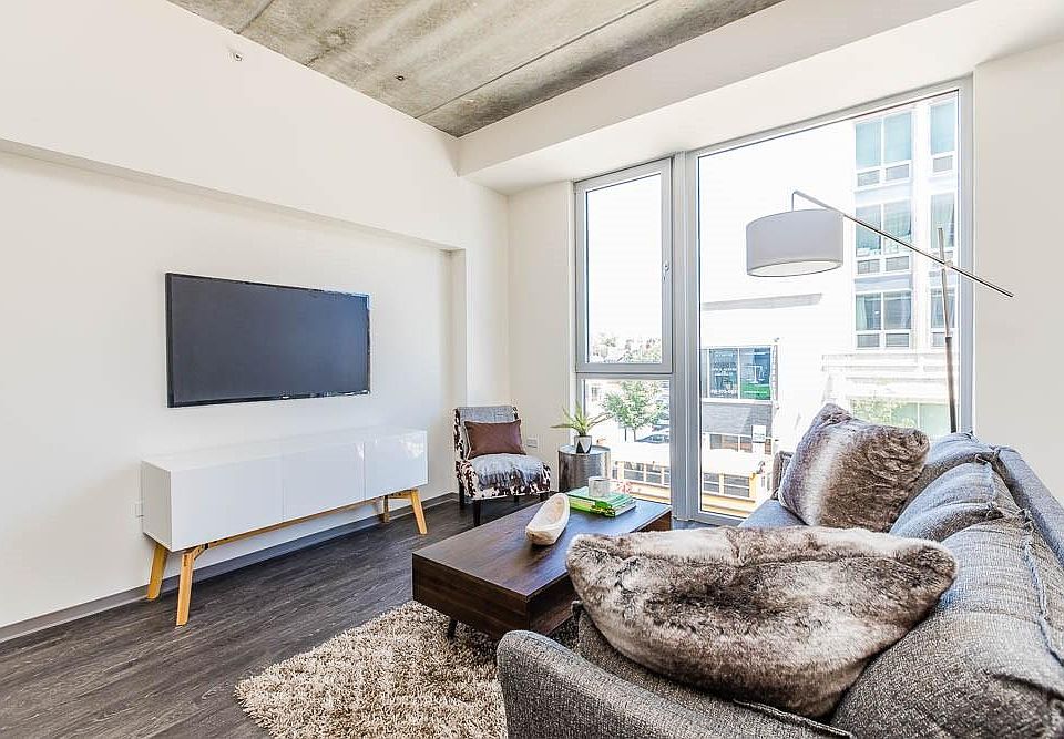 1st image of 1918 N Milwaukee Ave #602