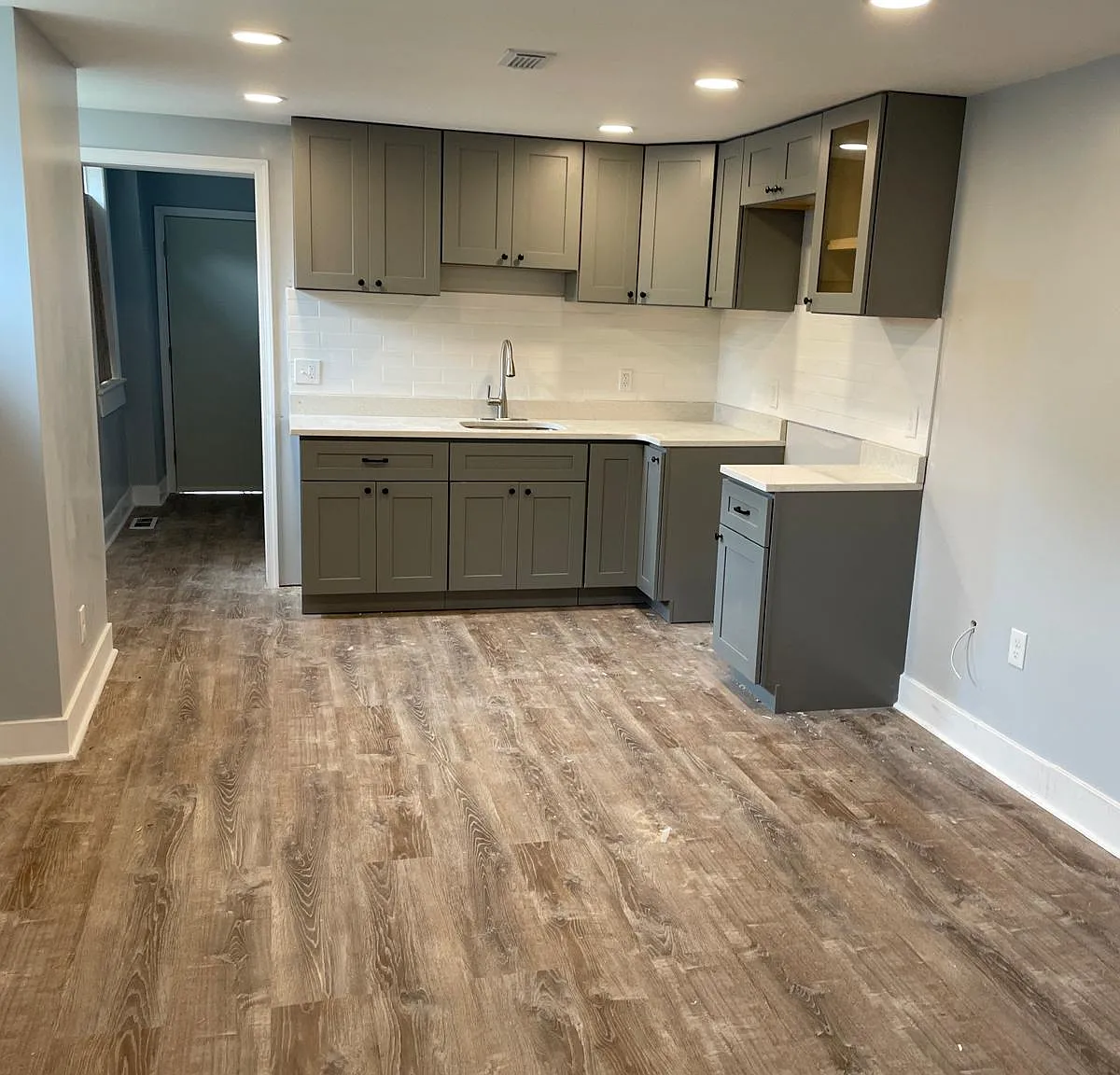 5 bed, 1932 sqft, $2,075 — Photo 2