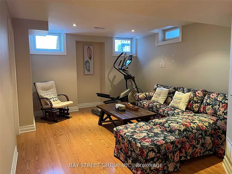 56 Albright Cres — Photo 8