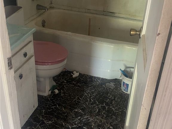 5th image of 1122 Pine St