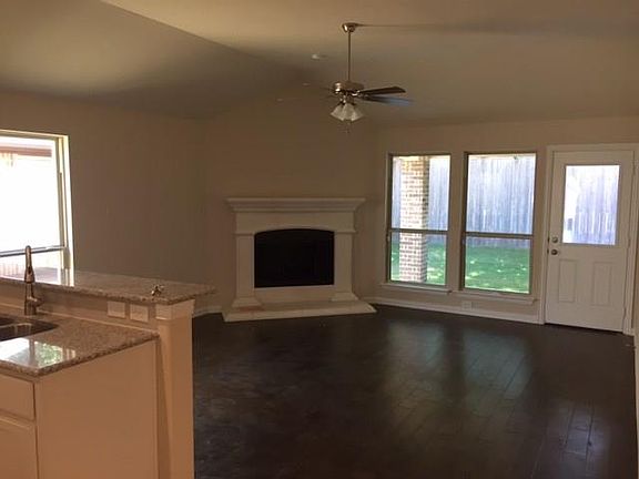 4th image of 1011 Vintage Ave