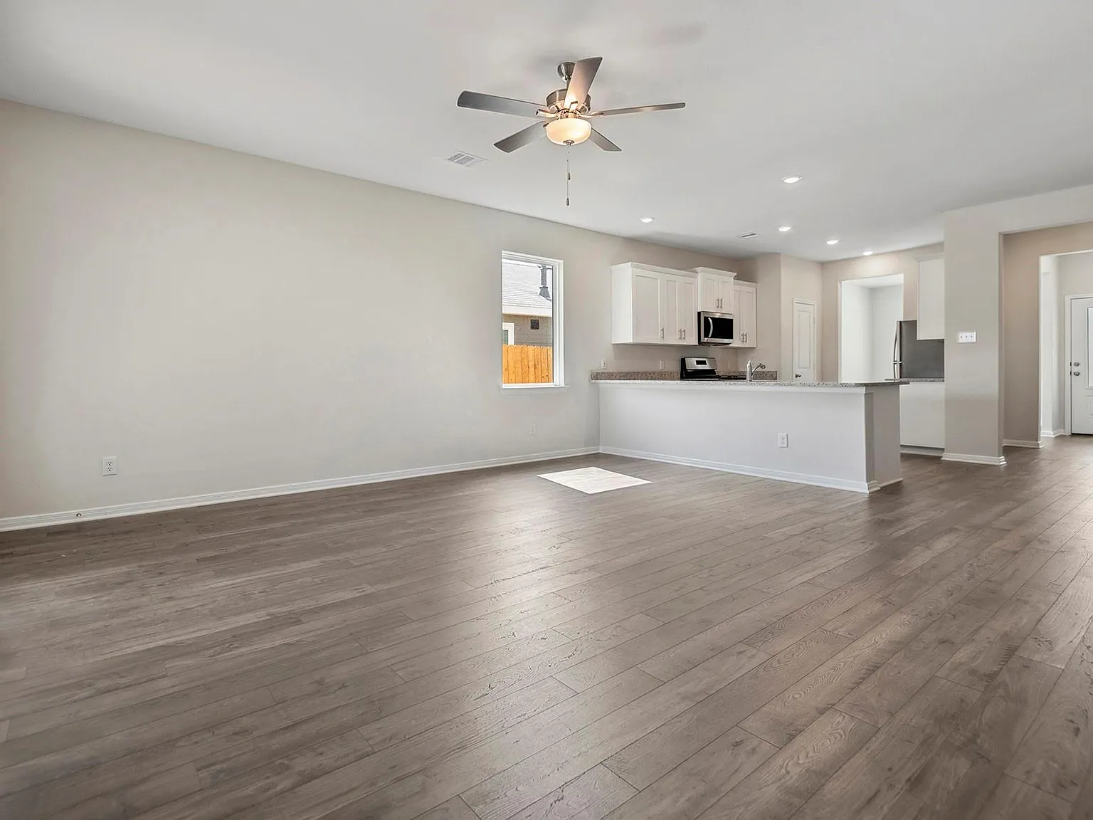 3 bed, 2.0 bath, 1552 sqft, $1,895 — Photo 3