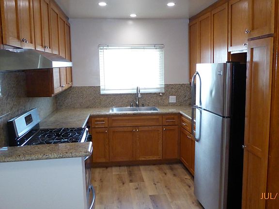 5th image of 8428 Amigo Ave