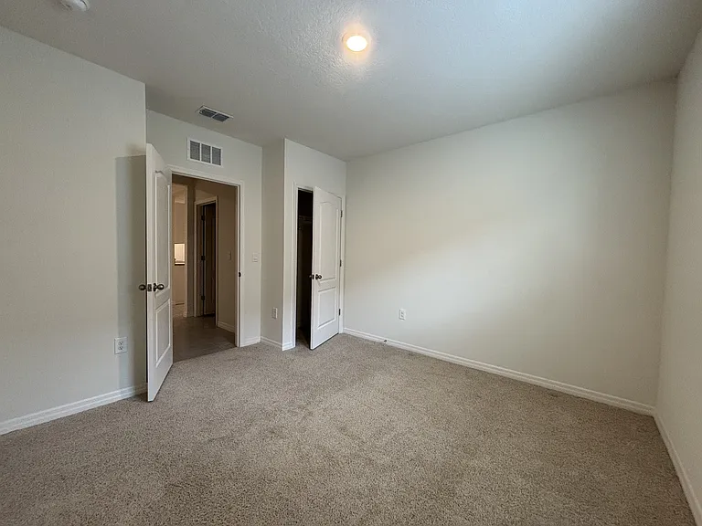 526 Anne St — Photo 16
