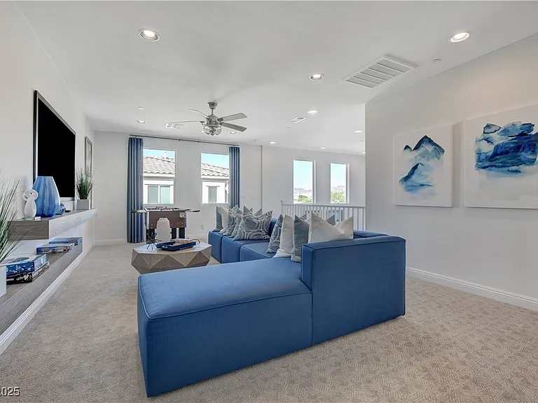 1075 N Water St — Photo 39