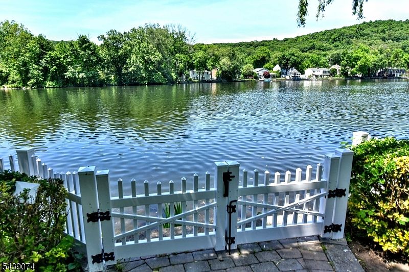 1st image of 45 Lakeshore Dr