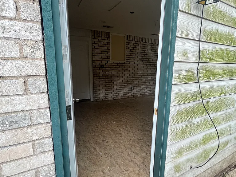 606 Guadalimar St — Photo 24