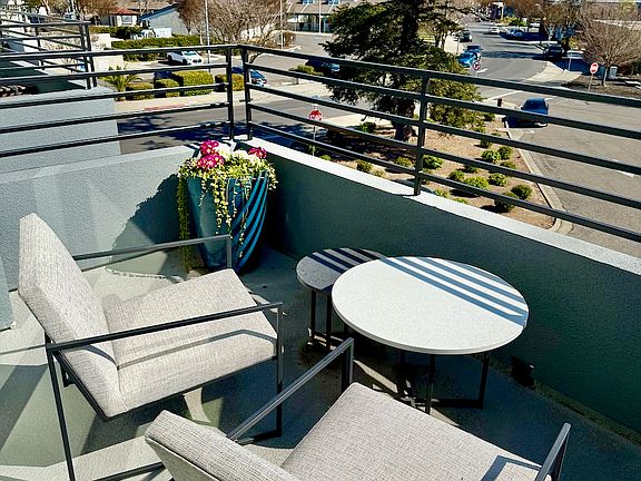 4th image of 1655 2nd St Unit 302