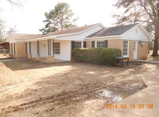1011 S 5th St, Crockett, TX 75835