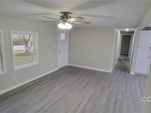 5th image of 4393 Chantilly Dr