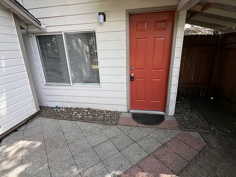 412 NW Manzanita Ave #A & B — Photo 6