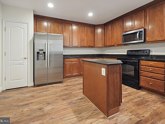 4th image of 2905 Saintsbury Plz APT 117